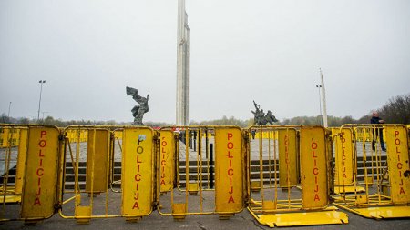 Бывший мэр Риги раскритиковал власти за закрытие памятника Освободителям - «Новости»