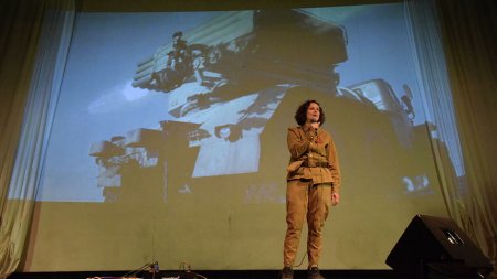 Юлия Чичерина спела для ветеранов в Луганске - «Новости»