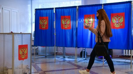Мурманский губернатор проголосовал на выборах в Госдуму вместе с женой - «Мой папа знает»