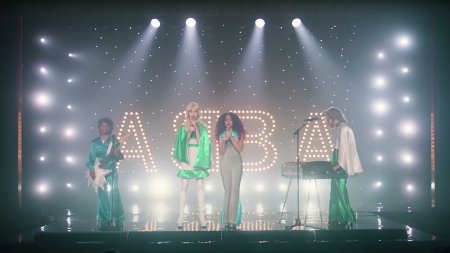 ABBA выпустила клип на рождественскую песню "Little things" - «Мой папа знает»