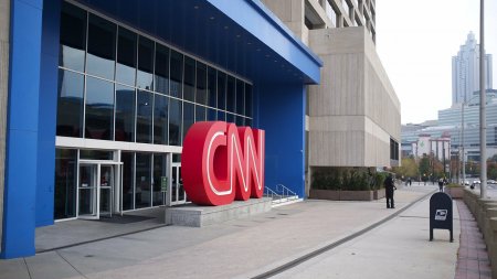 CNN уволил сотрудника за помощь экс-губернатору Нью-Йорка - «Семья»