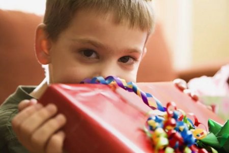 Как объяснить ребенку, что нельзя выпрашивать подарки - « Как воспитывать ребенка»