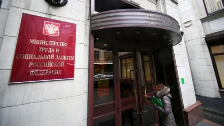 Минтруд предложил упростить назначение опекуна для совершеннолетних - «Семья»