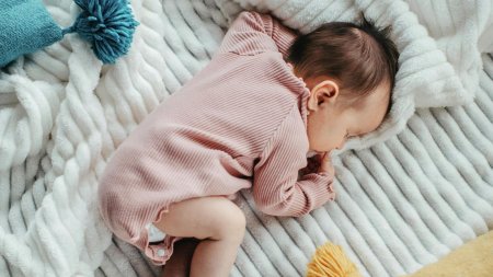 Как правильно уложить ребенка спать: лучшие способы для уставших родителей - «Семья»