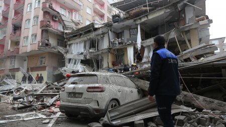 Российские спасатели за сутки достали из-под завалов в Турции 15 погибших - «Мой папа знает»