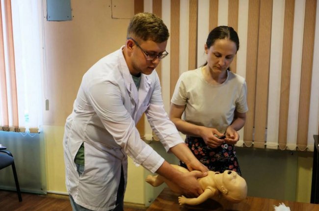 В Екатеринбурге медики будут бесплатно учить родителей первой помощи - «Мой папа знает»