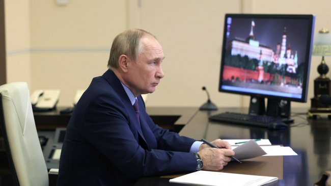 Путин организовал обещанную в июне поездку многодетных семей в Москву - «Семья»