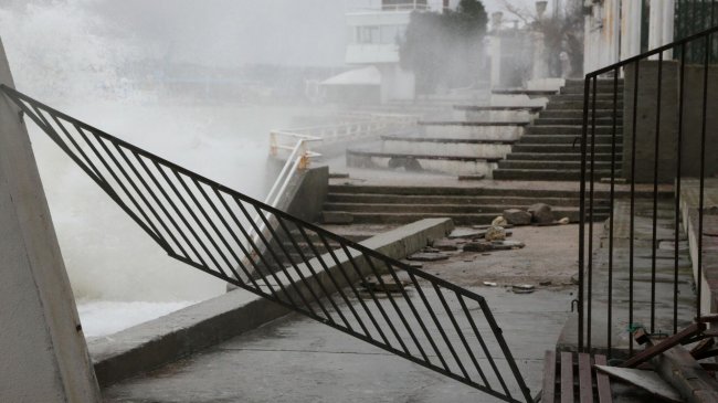 Спасатели освободили от воды после шторма в Крыму 183 здания - «Мой папа знает»