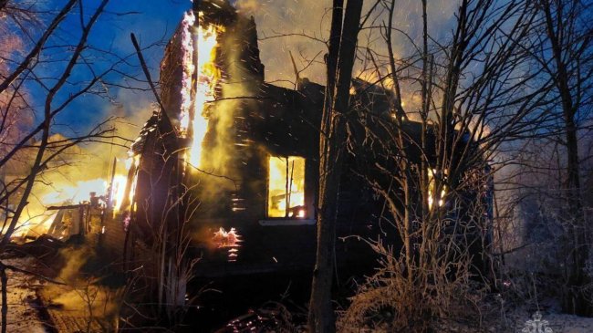 В Архангельской области сгорел жилой двухэтажный дом - «Мой папа знает»
