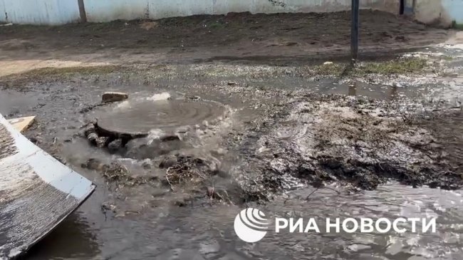 В Оренбурге затопило стадион лицея №2 - «Мой папа знает»