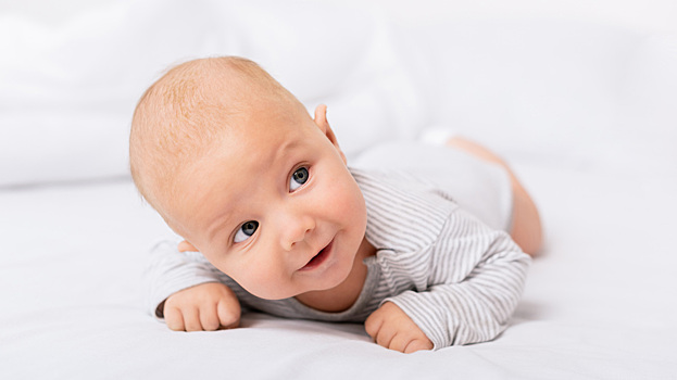 Когда ребёнок начинает держать голову? Рассказывает врач-неонатолог - «Малыши»