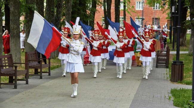 День флага России отметят в 85 парках Московской области - «Семья»