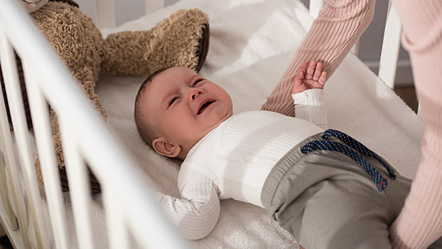 Почему малыш плачет: причины и как реагировать родителям - «Малыши»