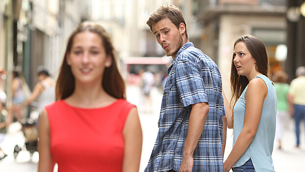 Что делать, если партнёр флиртует на глазах у других: как сохранить отношения и себя - «Мой папа знает»