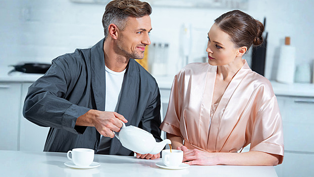 Фаянсовая свадьба: традиции и лучшие подарки на 9-ю годовщину брака - «Отношения»