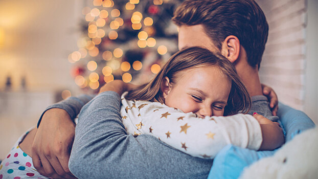 «Эстафета объятий»: как 7 секунд тепла меняют вечер ребёнка - «Мой папа знает»