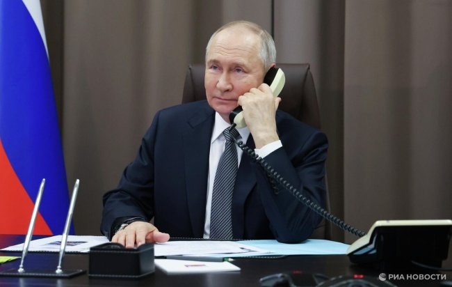 Ушаков: Путин в разговоре с Трампом выразил наилучшие пожелания его жене Мелании - «Мой папа знает»