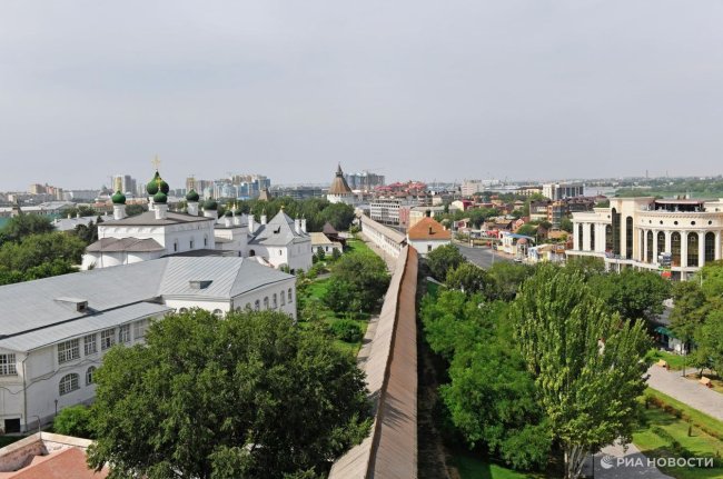 День арбуза отметили на набережной Волги в Астраханской области - «Мой папа знает»